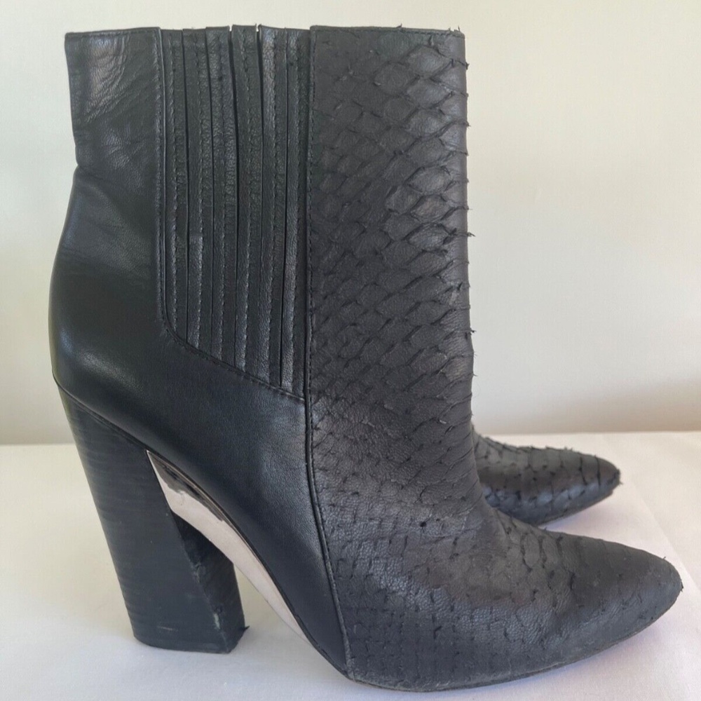 BCBG Maxazria Metild Black Snake Embossed Leather High Heel Ankle Boots Size 9.5